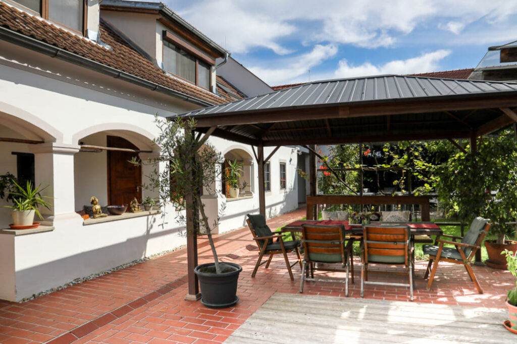 Kukmirn Yogahof Garten Südburgenland | Yoga & Keramik Retreat Österreich